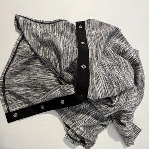 Lululemon Vinyasa Infinity Reversible Scarf Wrap Gray Black Heather Stripe